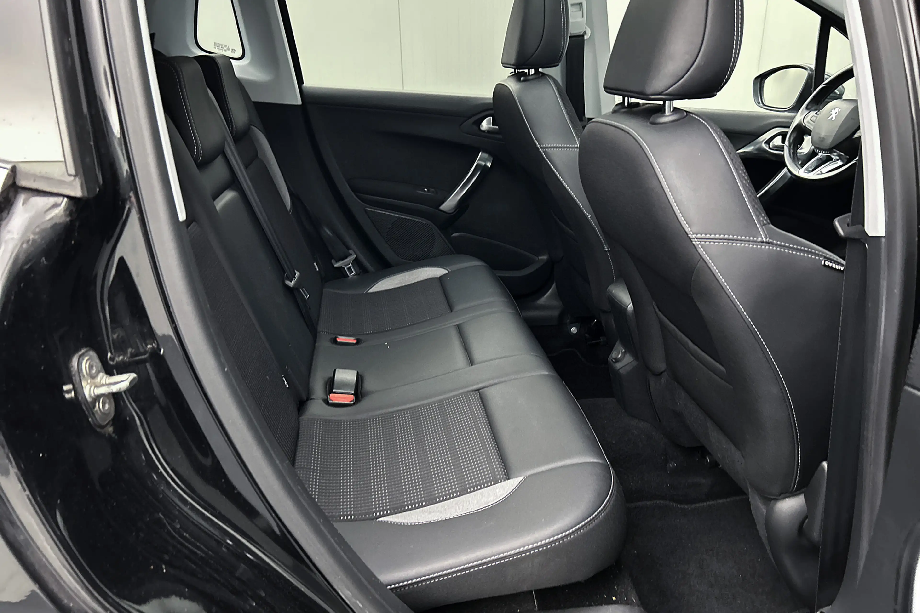 Peugeot 2008 1.2 PureTech Allure | Half lederen bekleding | Pan — photo 24
