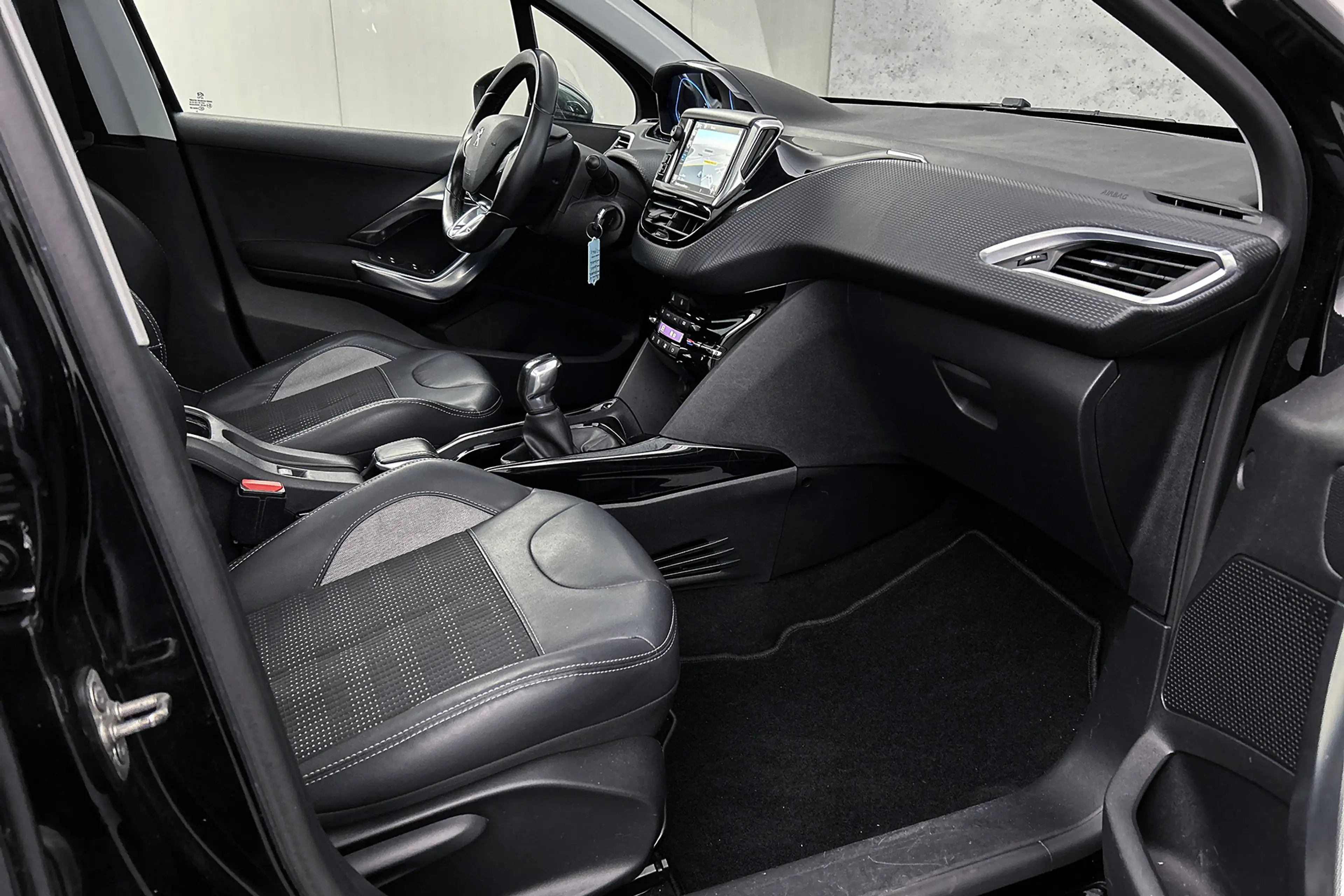 Peugeot 2008 1.2 PureTech Allure | Half lederen bekleding | Pan — photo 28