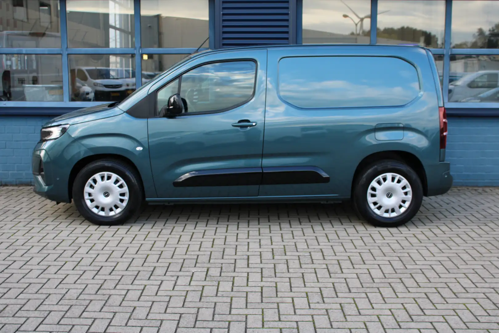 Opel Combo-e 50kWh 136 PK NIEUW MODEL! | 3-ZITS | NAVI | TREKHA Blauw - 2
