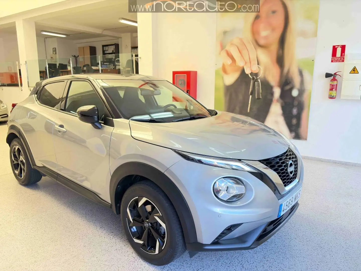 Nissan Juke 1.0 DIG-T N-Connecta 4x2 114 Gris - 1