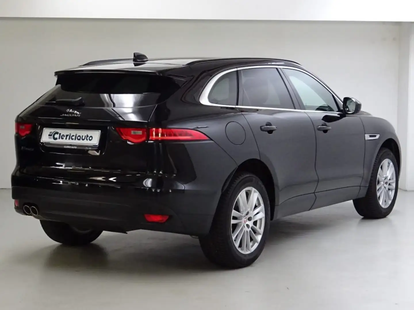 Jaguar F-Pace 2.0 D 180 CV aut. Prestige Nero - 2