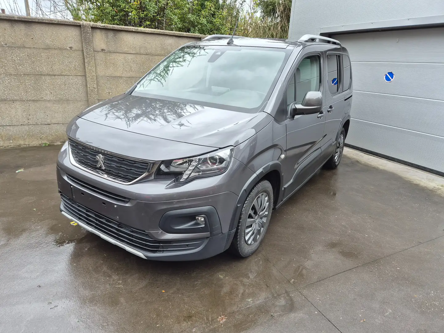 Peugeot Rifter 1.5 BlueHDi Long Allure 7 Places impeccable. Gris - 1