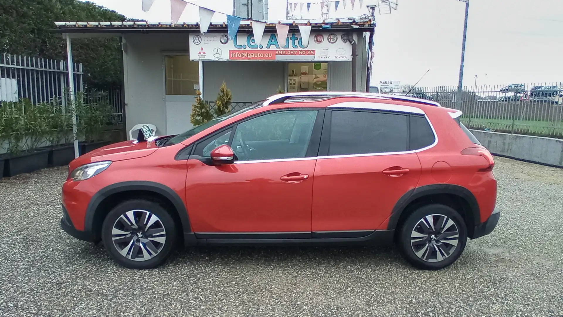 Peugeot 2008 2008 1.2 puretech Allure82cv Adatta a Neopatentati Red - 2