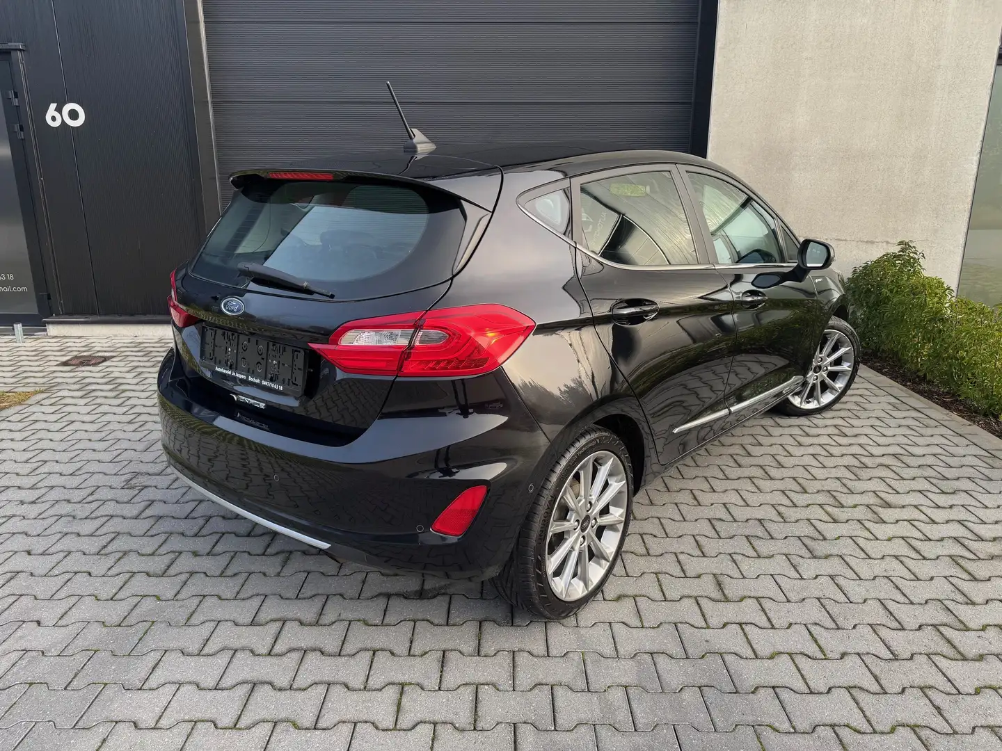 Ford Fiesta Fiesta Vignale 1.0 EcoBoost / Automaat Zwart - 2