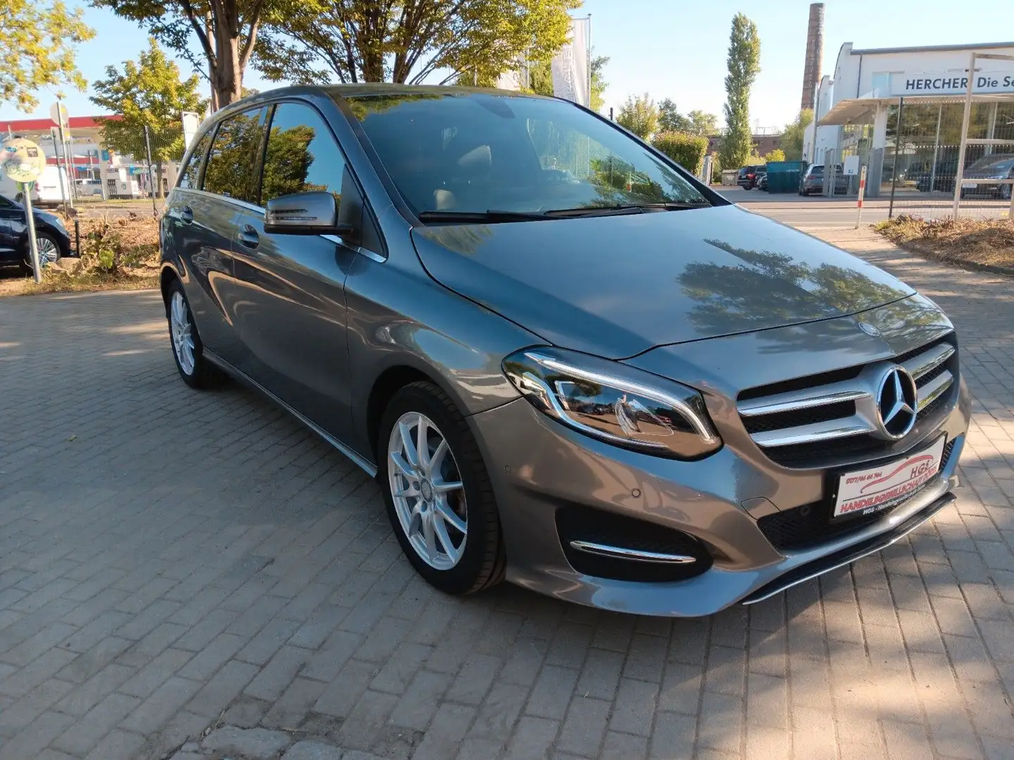 Mercedes-Benz B 180 Urban Navi LED Klima Sitzheizung Alu Gris - 2