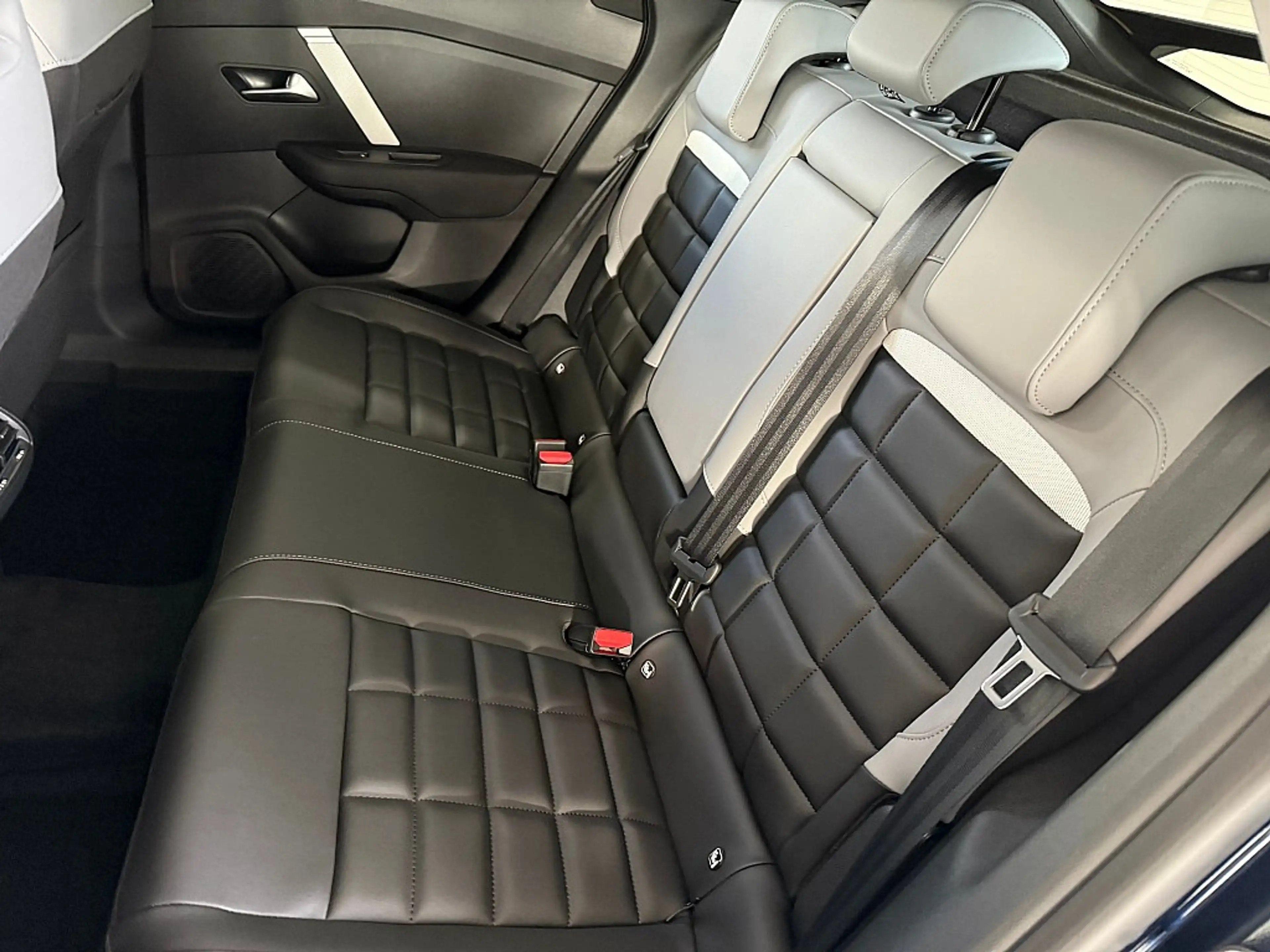 Citroen C4 Hybrid mHEV 136 S&S e-DSC Max — photo 9