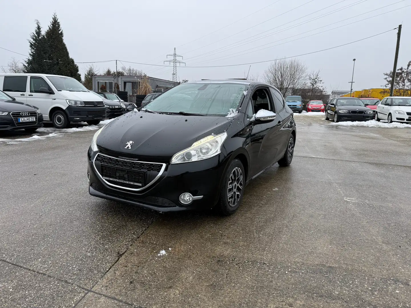 Peugeot 208 Style Schwarz - 1