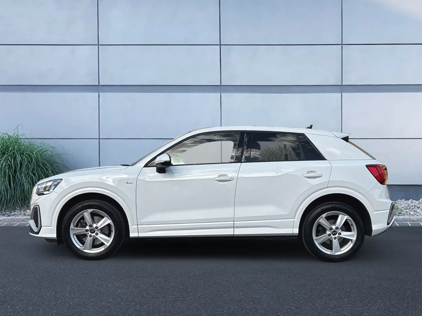 Audi Q2 S-line 35 TDI quattro S-tronic AHK Weiß - 2