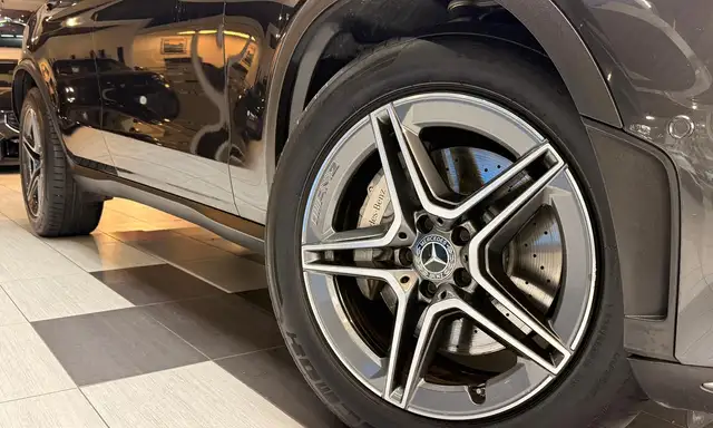 Mercedes-Benz GLC view 4