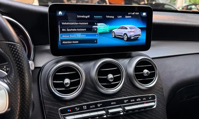 Mercedes-Benz GLC view 18