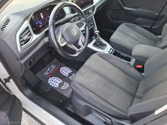 Volkswagen T-Roc view 6