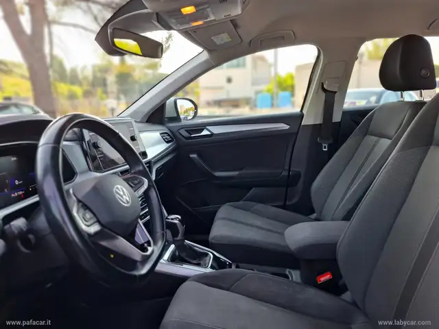 Volkswagen T-Roc view 7