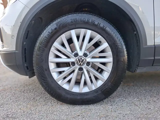 Volkswagen T-Roc view 5