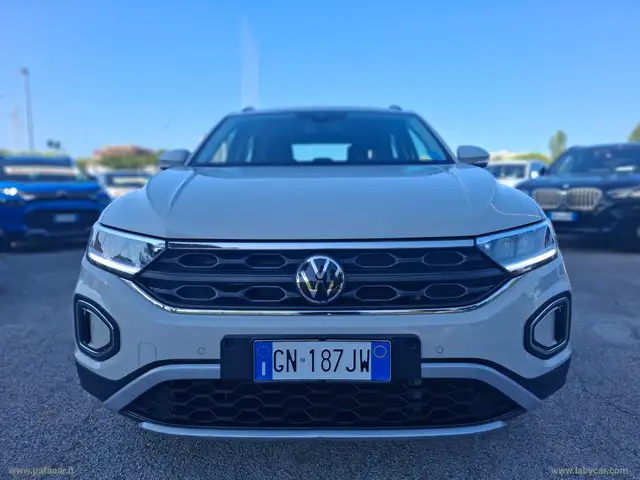 Volkswagen T-Roc view 10