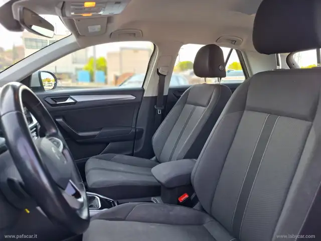 Volkswagen T-Roc view 8