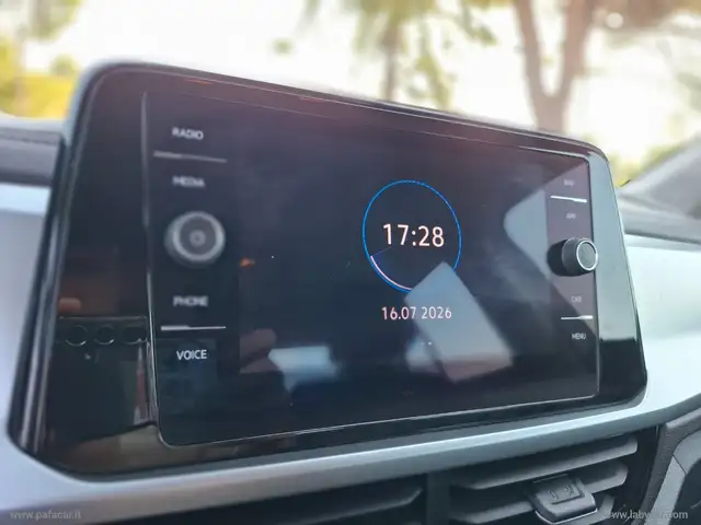 Volkswagen T-Roc view 13