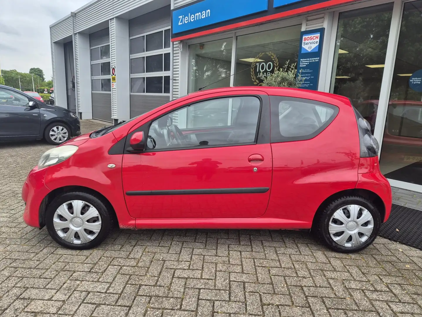 Citroen C1 1.0i 68 pk Ambiance Airco 3-deurs Nieuwe APK Rojo - 2