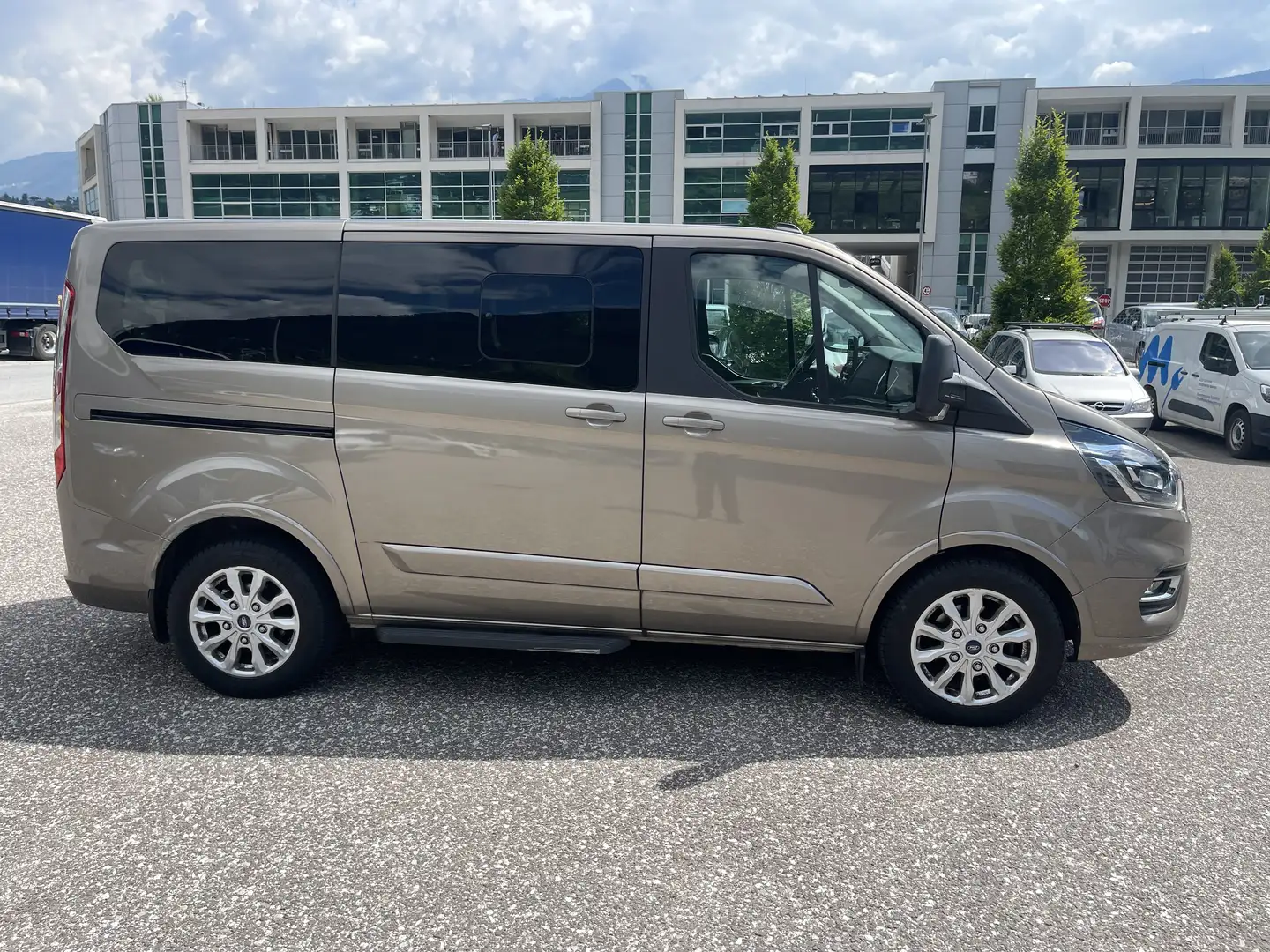 Ford Tourneo Custom Titanium - 2