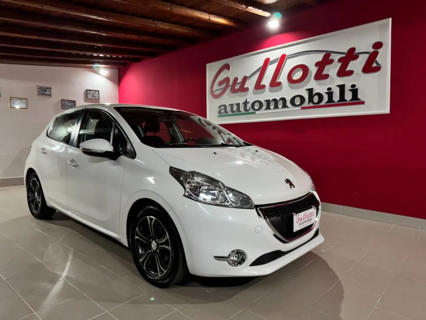 Peugeot 208 1.4 8V HDi 68CV 5p. Allure Bianco - 1