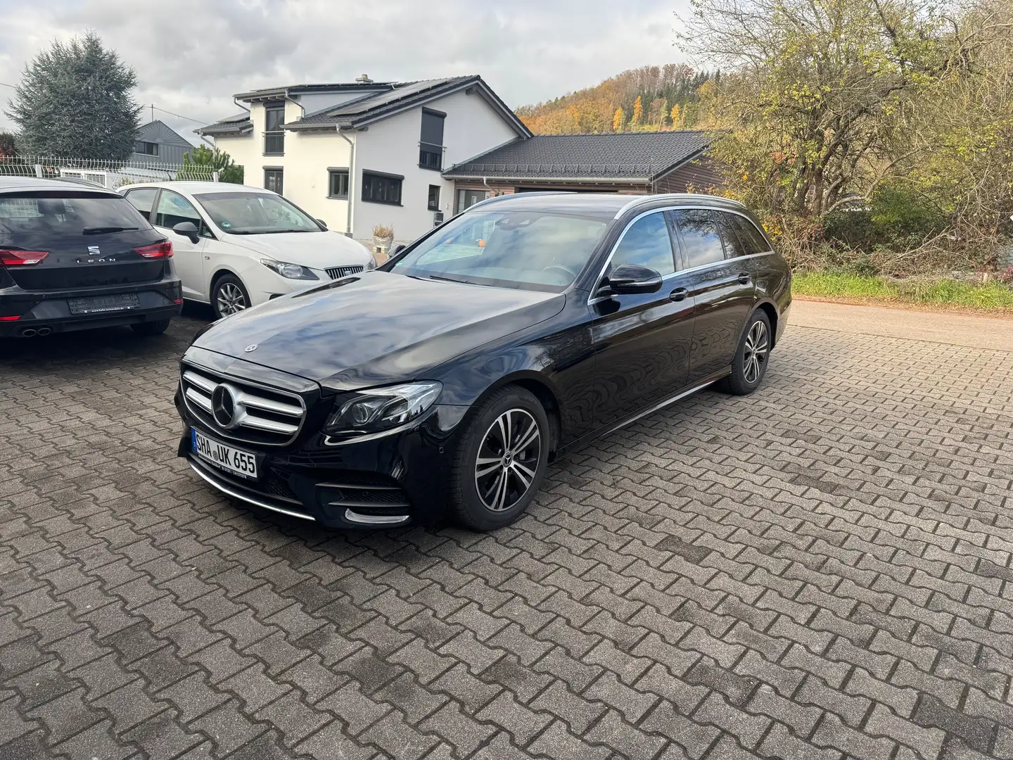 Mercedes-Benz E 220 E 220 d 4Matic AMG Line NAVI AHK LED MFL STHZ KAM Schwarz - 2