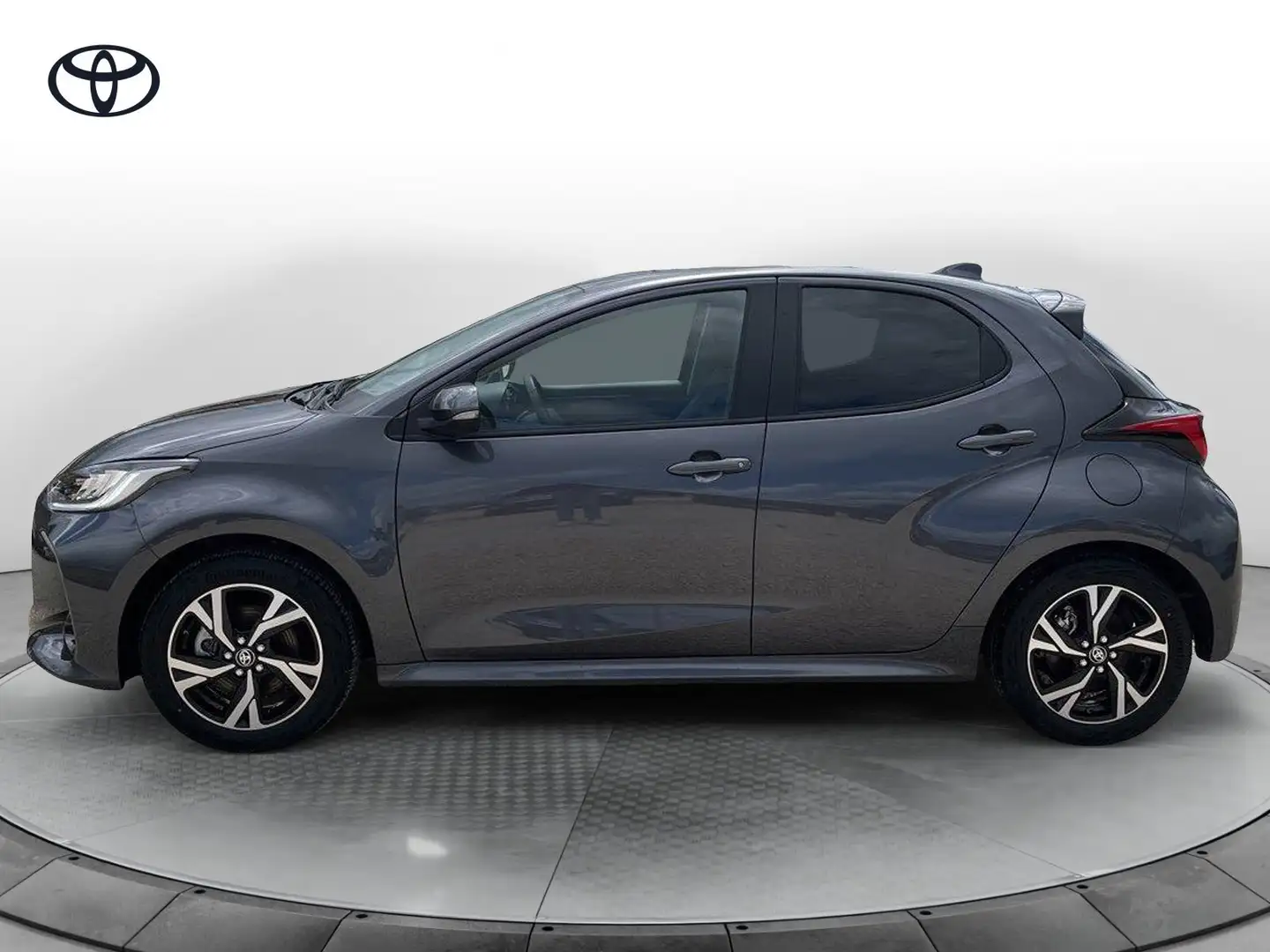 Toyota Yaris 1.5 Hybrid 5 porte Trend Grigio - 2
