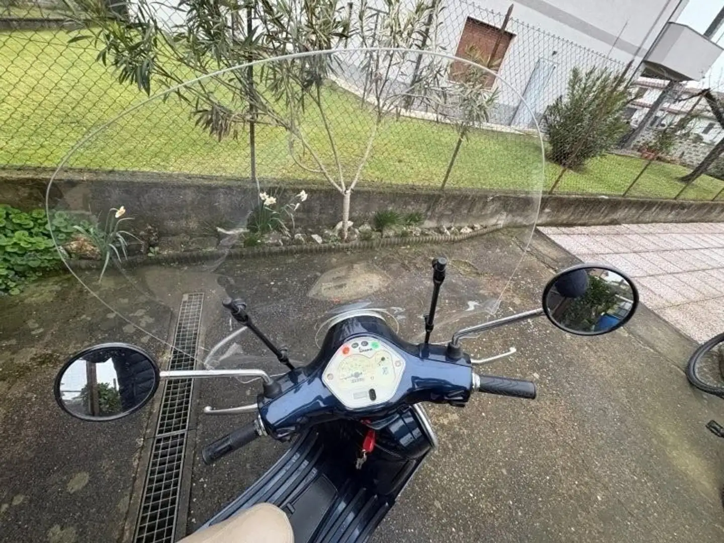 Vespa LX 125 Blauw - 2