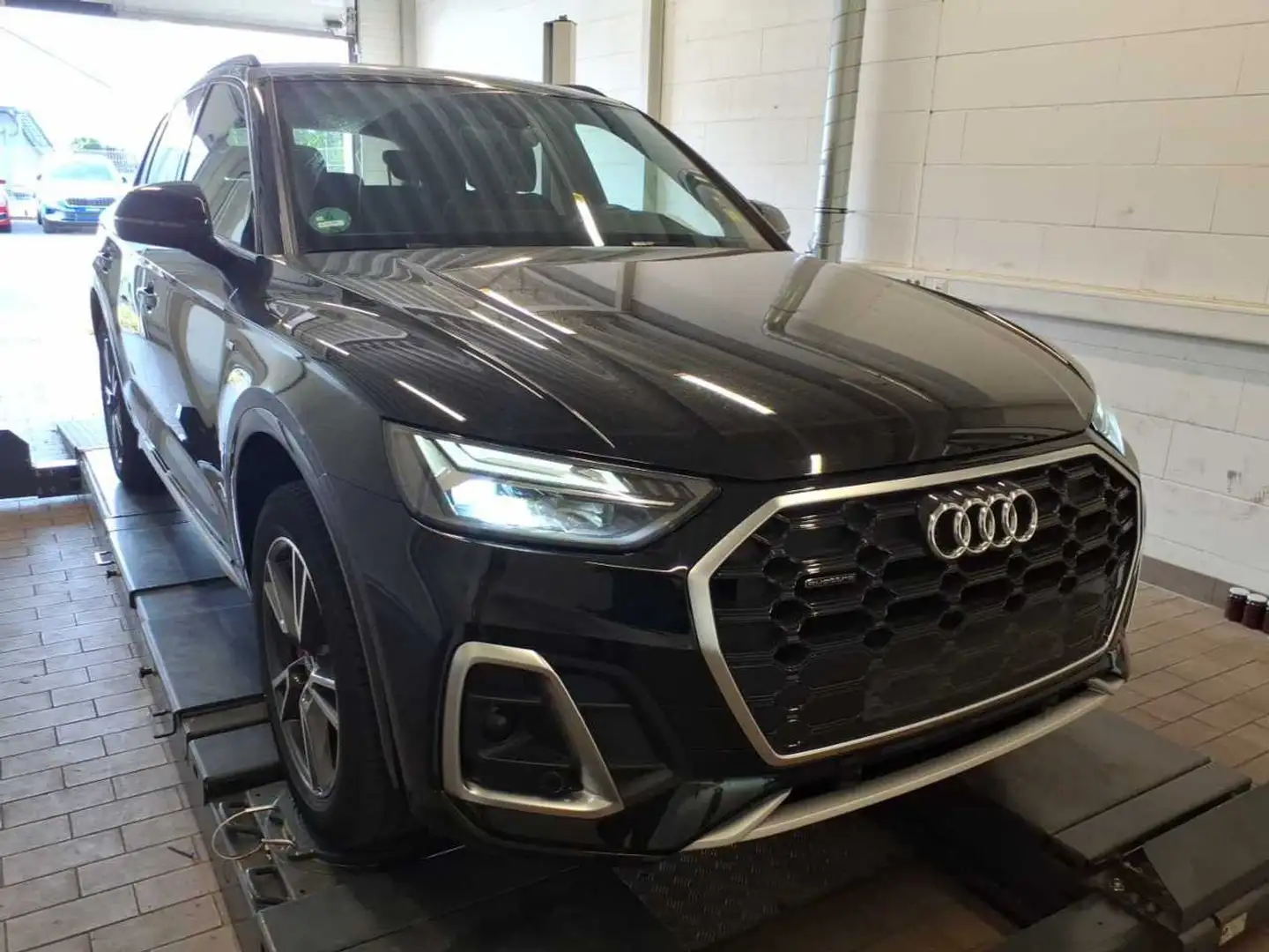 Audi Q5 S line 40 TDI qu. Navi*virtual*Sound System Schwarz - 2