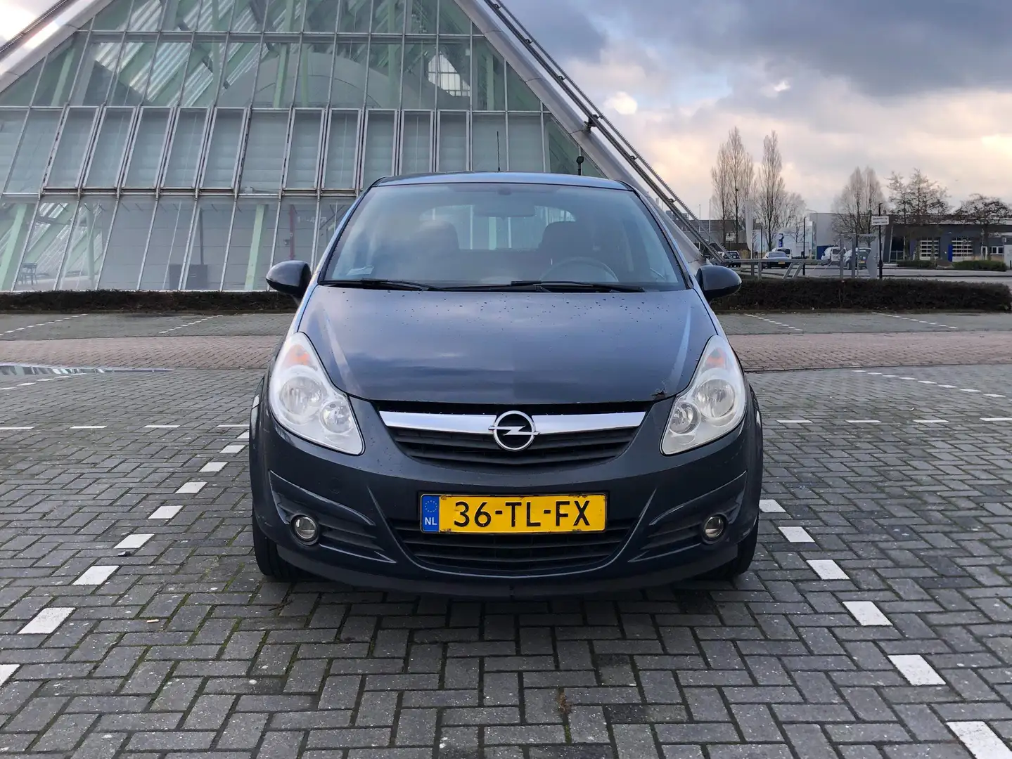 Opel Corsa 1.2-16V Enjoy Grijs - 2