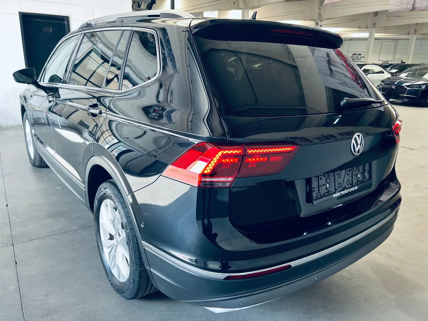 Volkswagen Tiguan Allspace 2.0 TSI 4Motion Highline DSG+PANO+CARNET+GARANTIE Zwart - 2