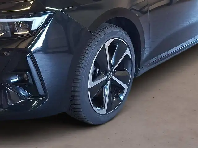 Opel Astra view 8