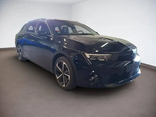 Opel Astra view 2