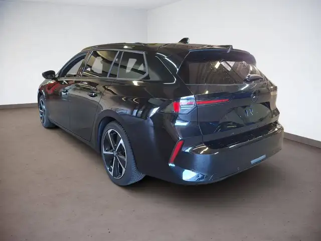 Opel Astra view 4