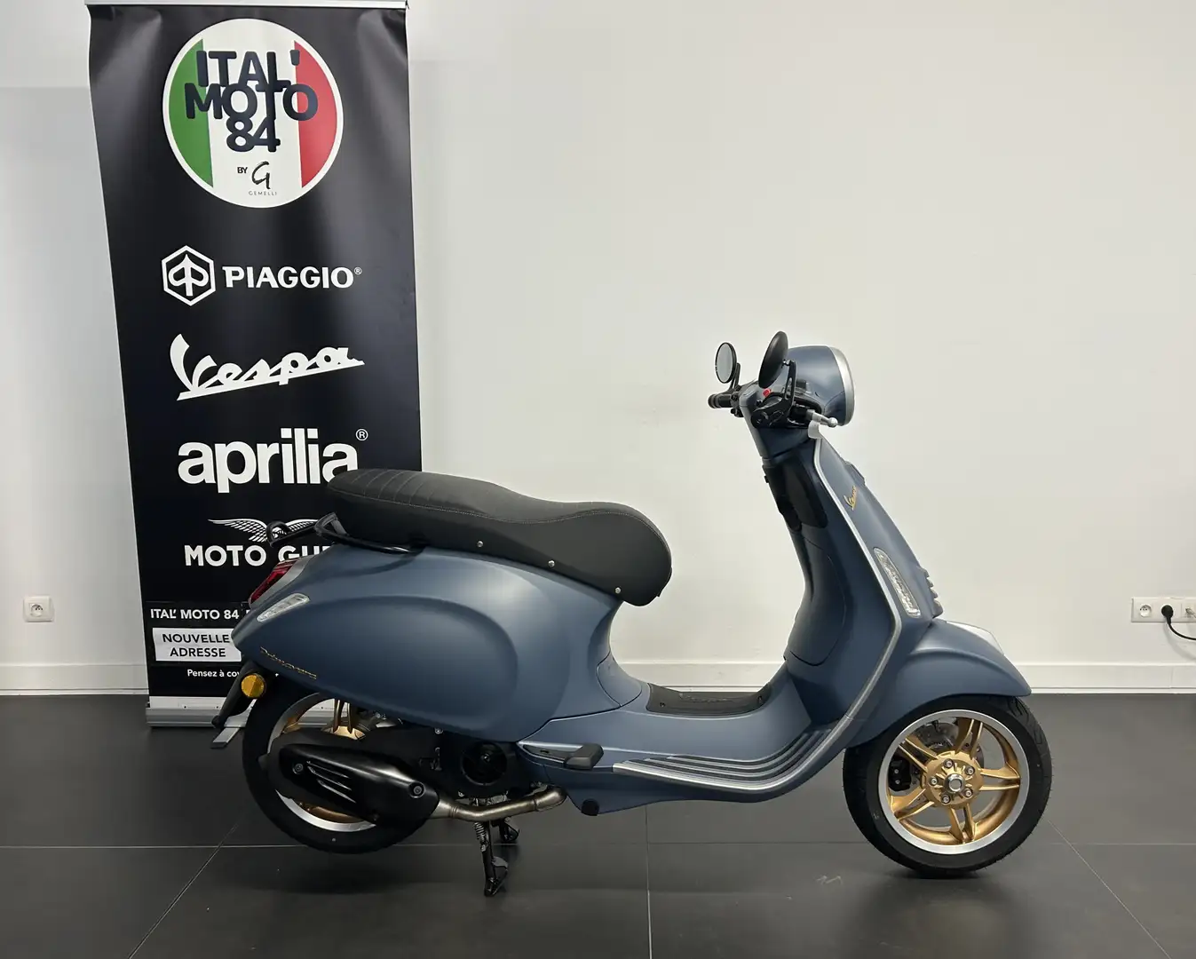 Piaggio Primavera Gris - 1