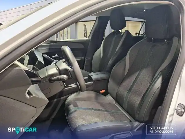 Peugeot 308 view 9
