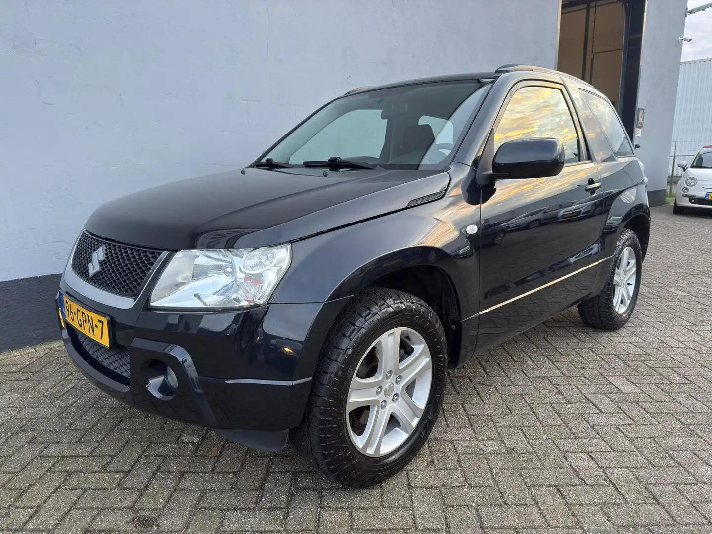 Suzuki Grand Vitara 1.6-16V Exclusive - Climate Control Zwart - 1