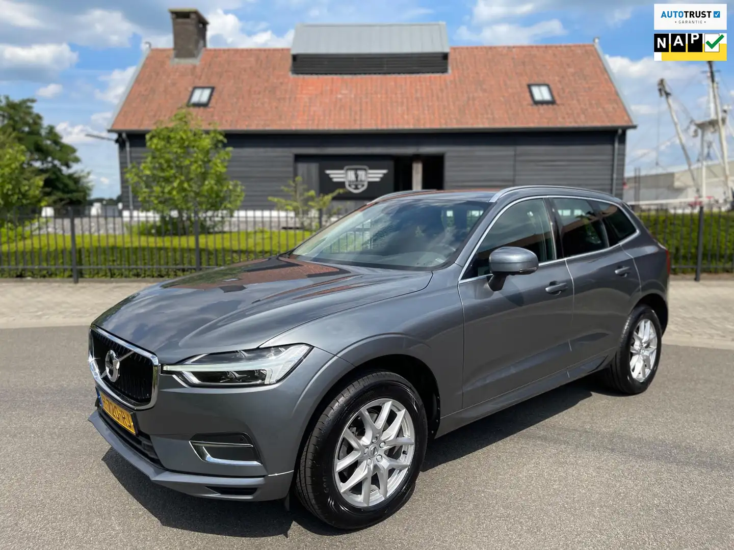 Volvo XC60 2.0 D4 190PK MOMENTUM-PRO 360'"CAMERA LEER NAVI LE Grau - 1
