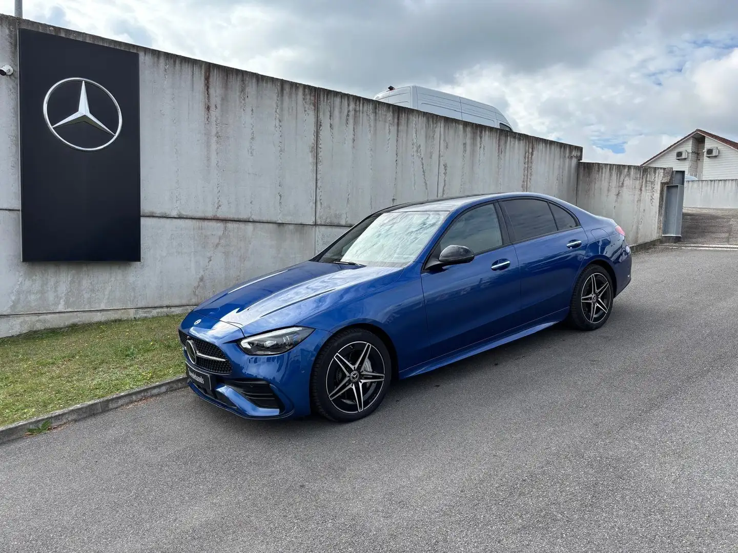 Mercedes-Benz C 300 C 300 e PHEV AMG Line (230 kW) Blauw - 1