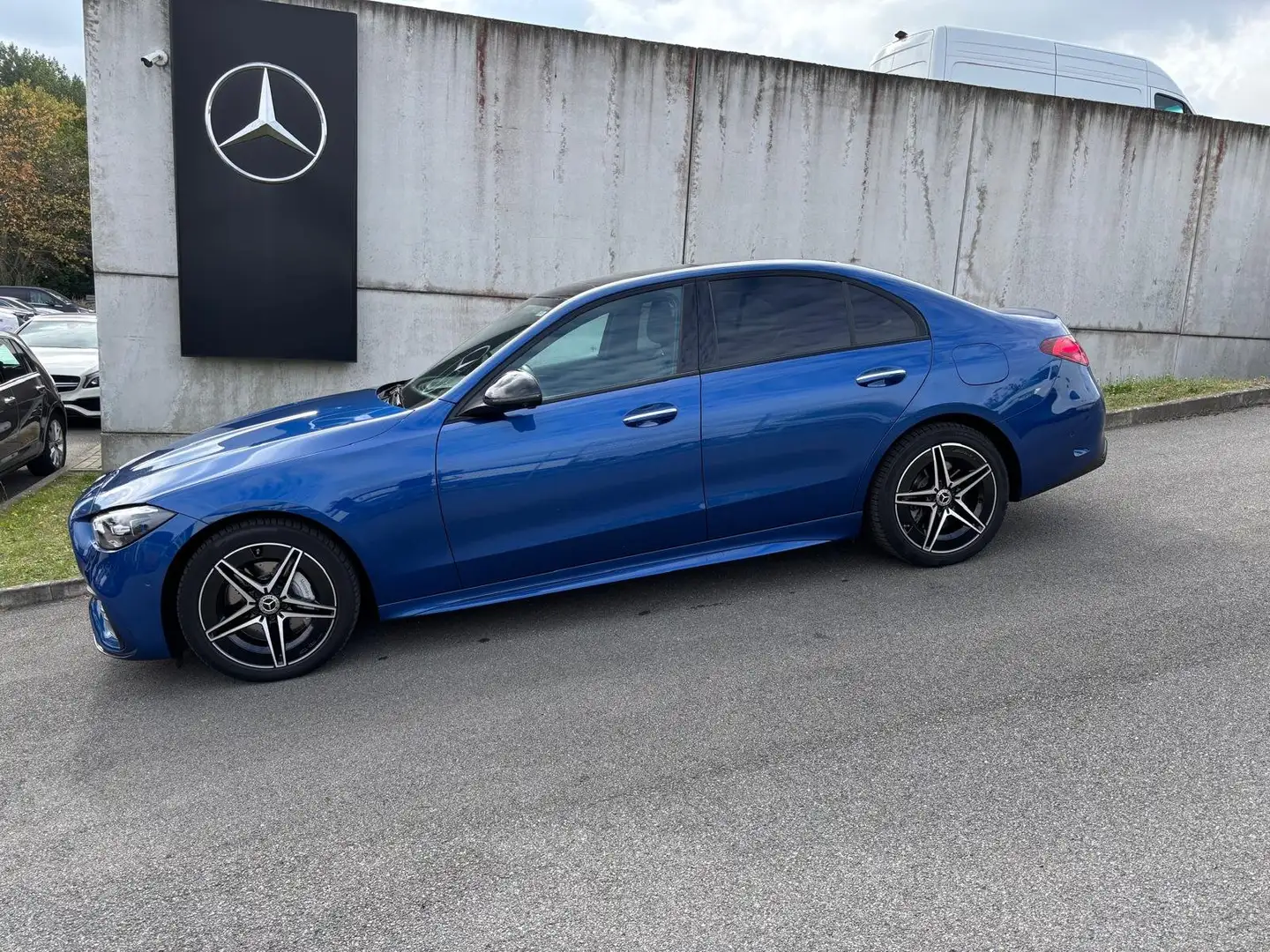 Mercedes-Benz C 300 C 300 e PHEV AMG Line (230 kW) Blauw - 2