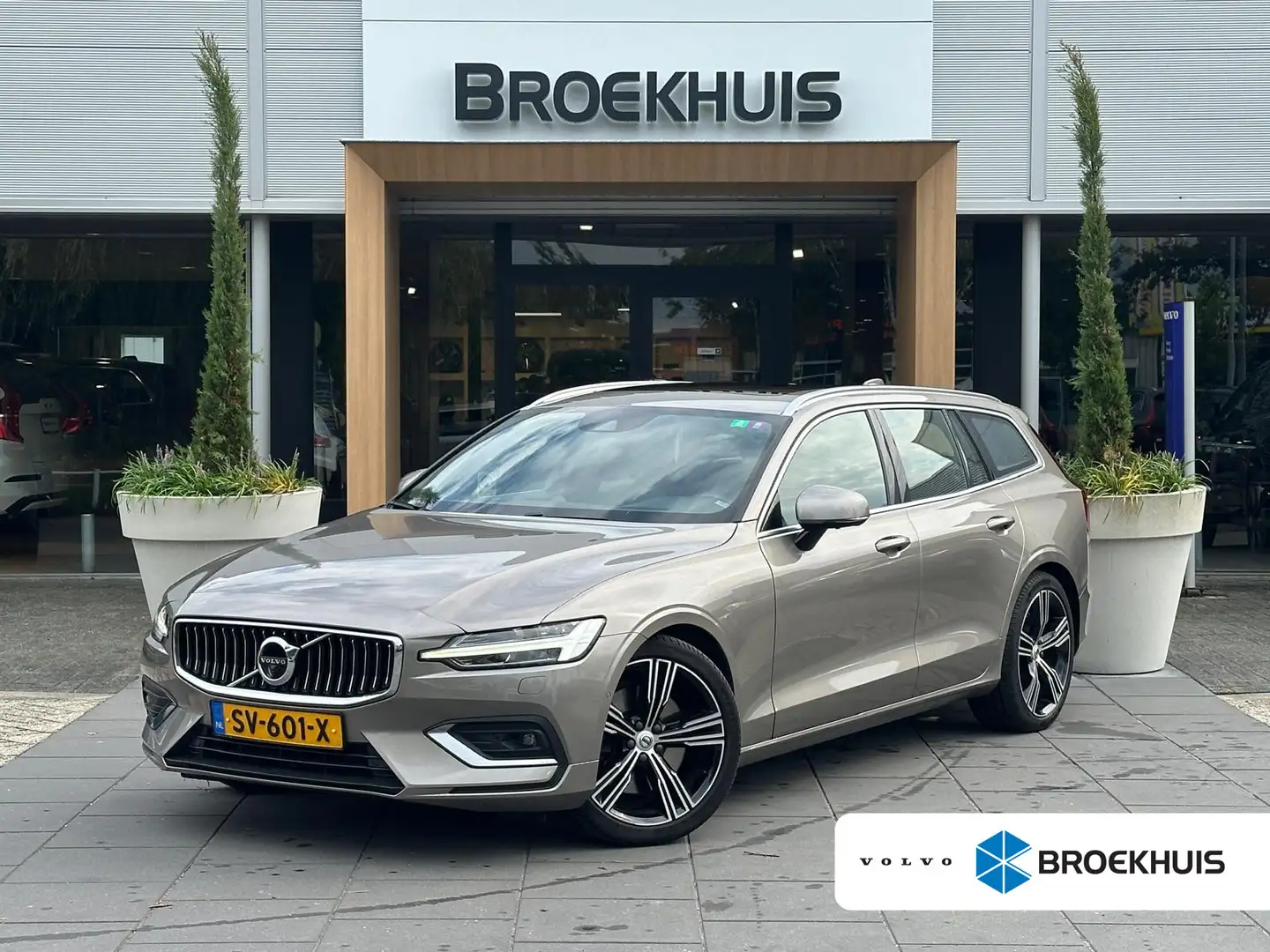 Volvo V60 2.0 D4 Inscription Grau - 1