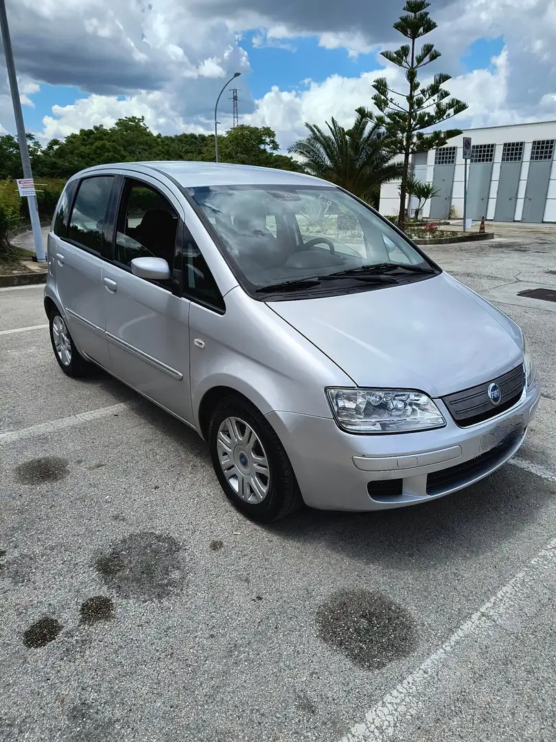 Fiat Idea 1.4 16v Active 6m - 2