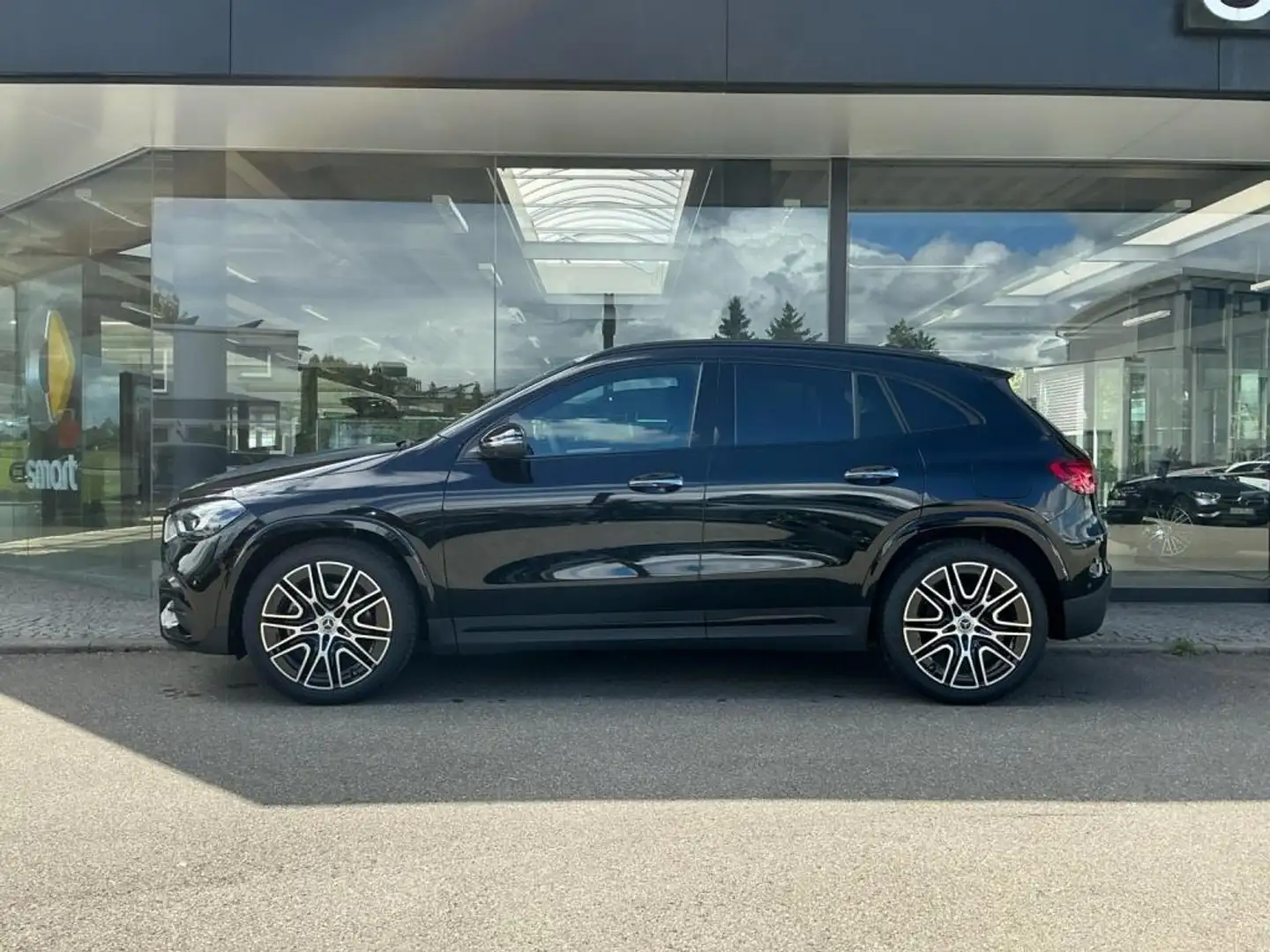 Mercedes-Benz GLA 180 +AMG+SHZ+DISTRO+AMBIENTE+AHK+360°KAM+PDC Noir - 2