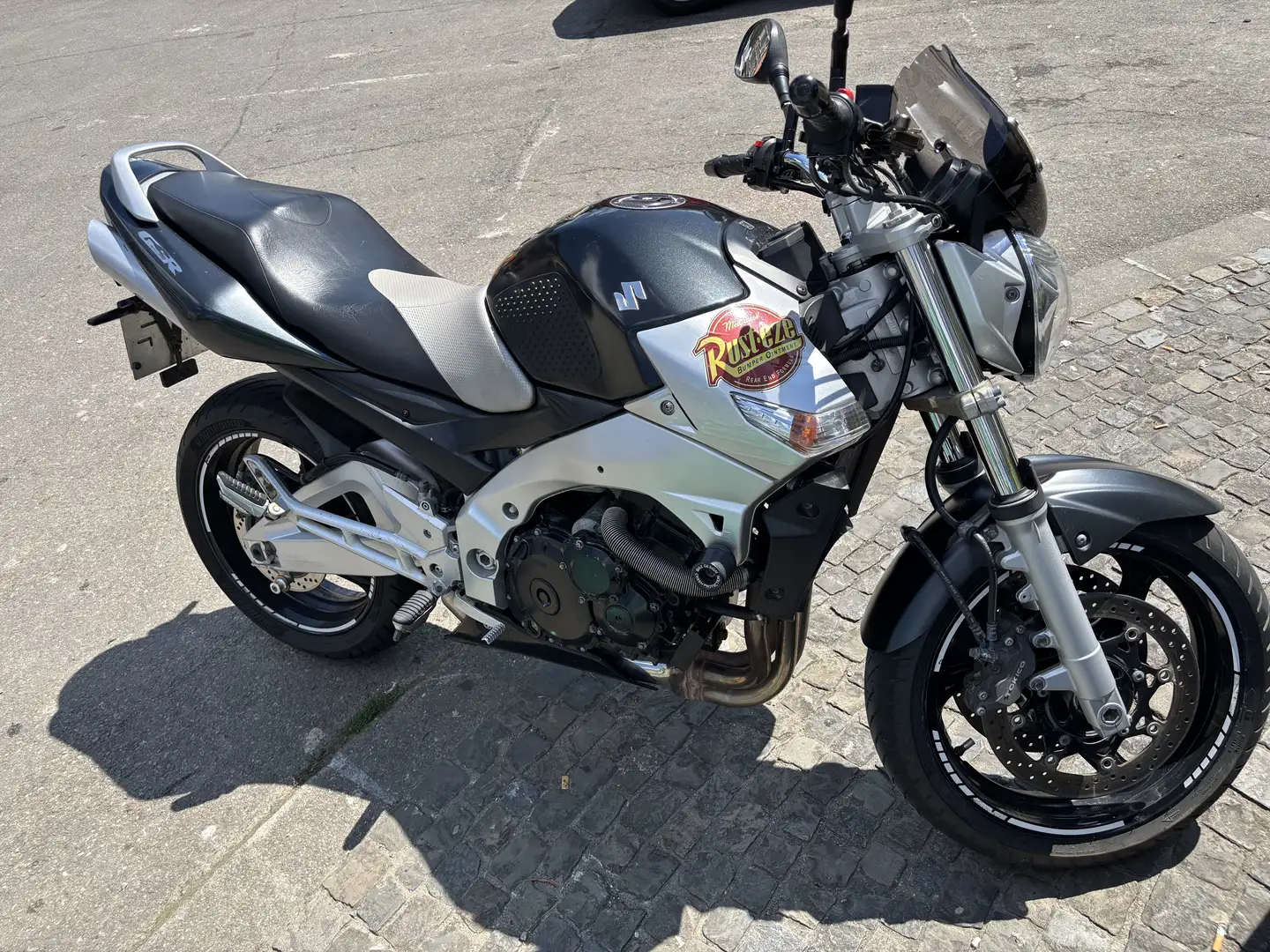 Suzuki GSR 600 Negro - 2