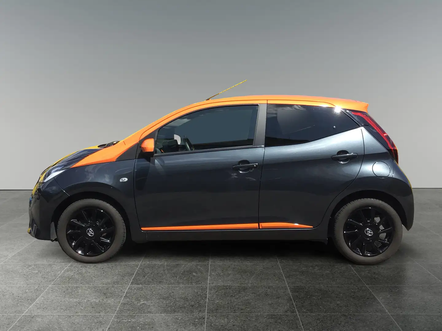 Toyota Aygo 1,0 5-TÜRIG JBL Schwarz - 2