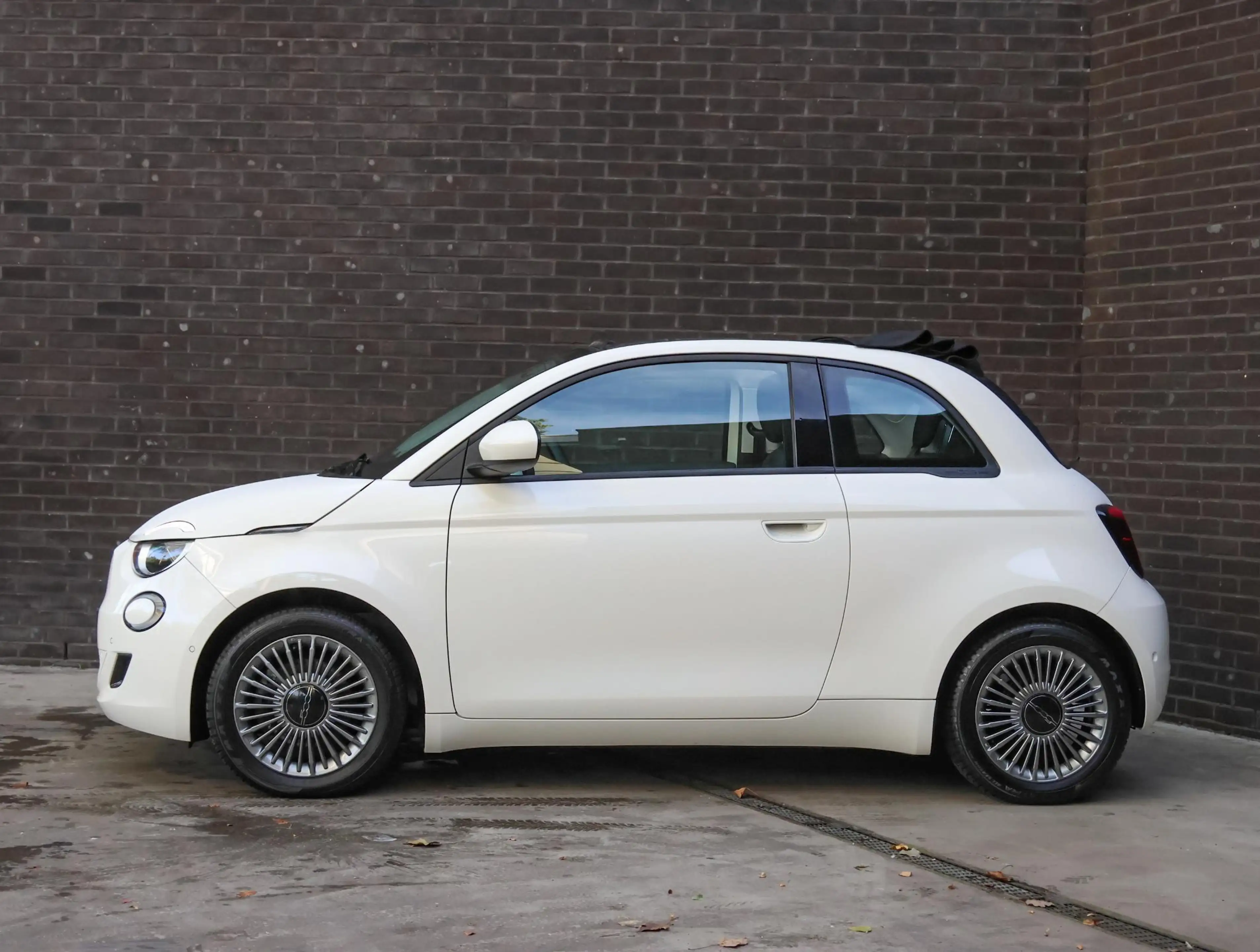 Fiat 500e Icon 42 kWh Cabrio | Stoelverwarming | Achteruitri — photo 2