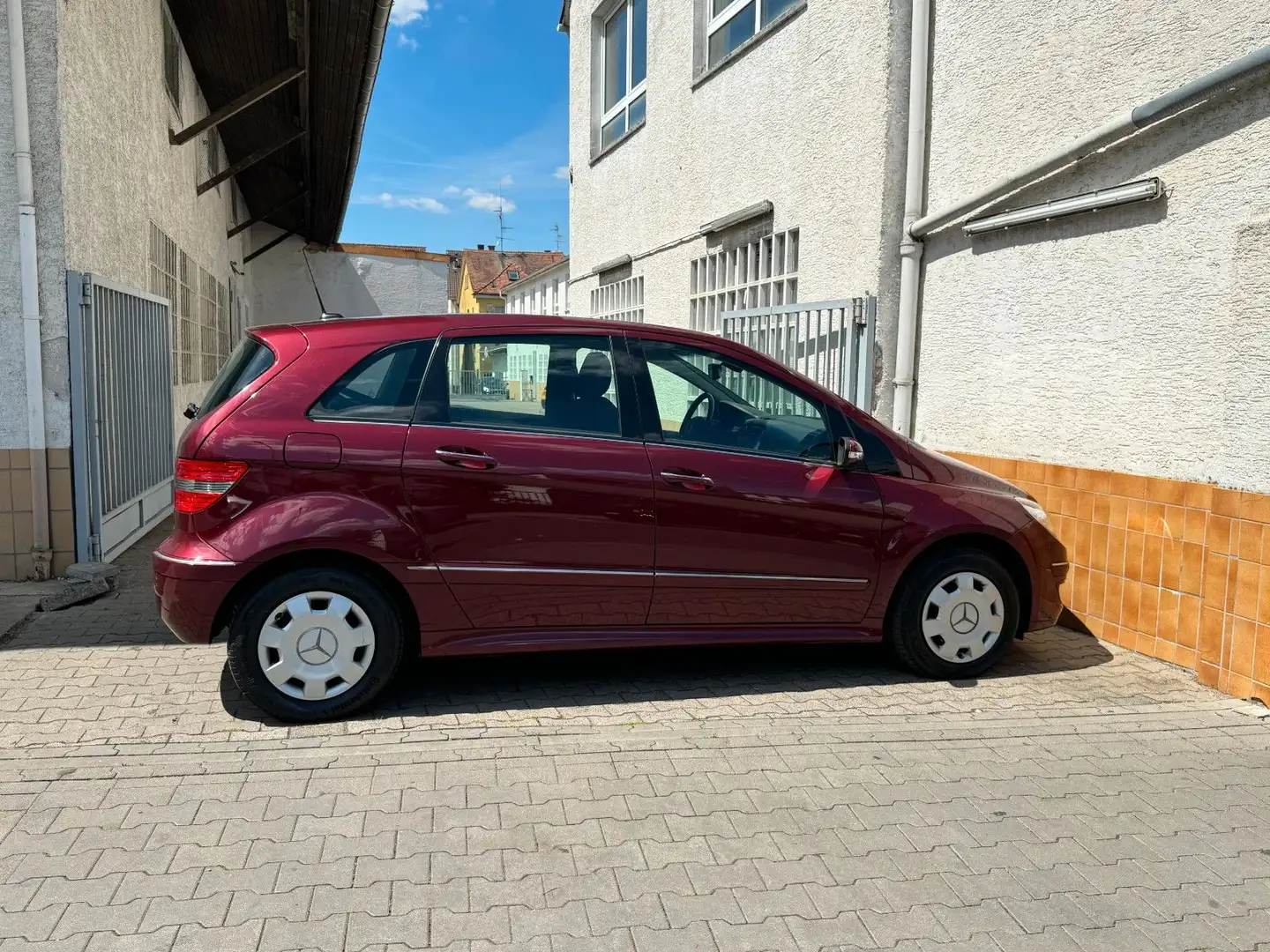 Mercedes-Benz B 170 *Automatik*Klima*PDC*Tempomat*SH*2.Hd.*TüV Rosso - 2