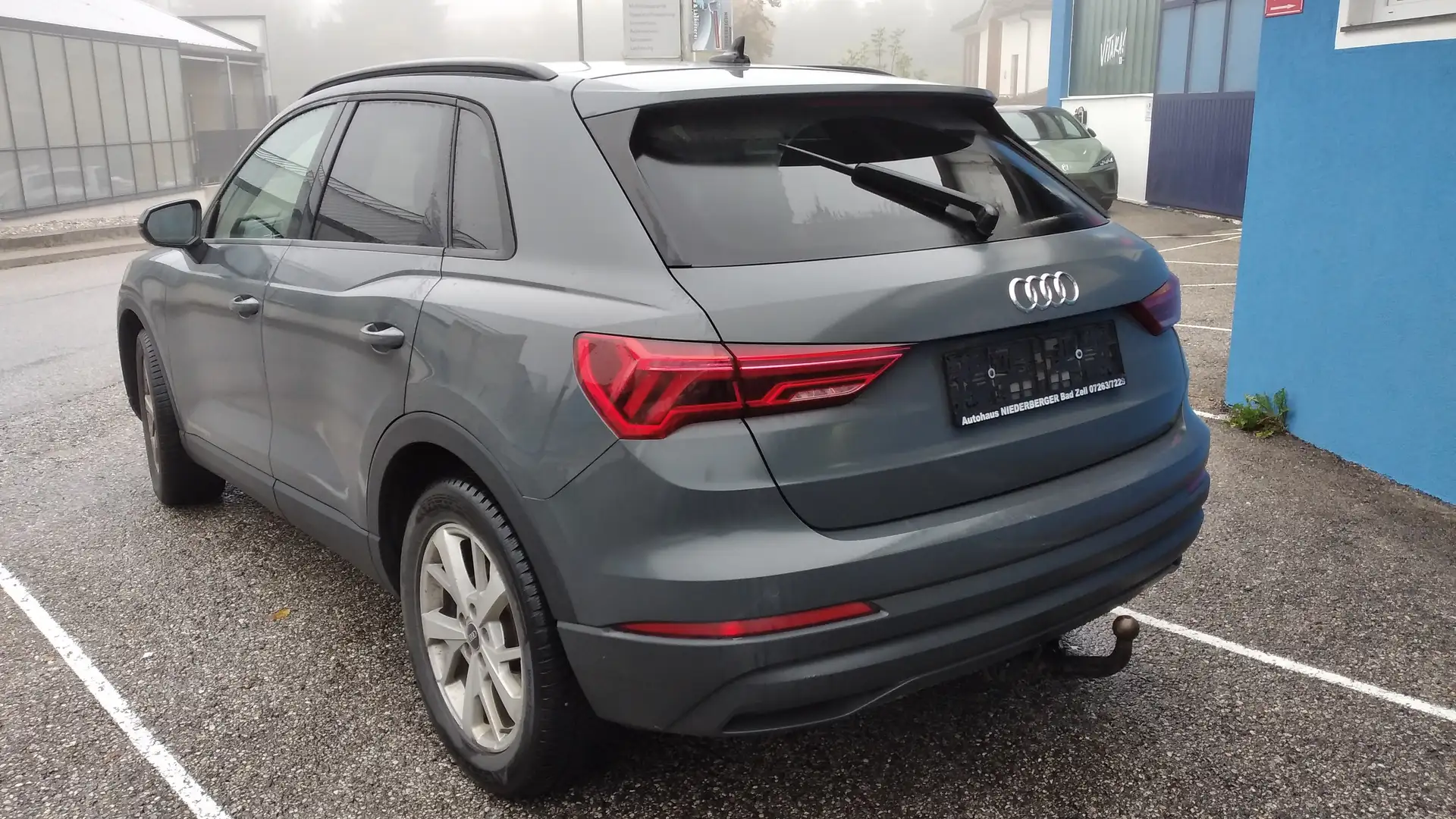 Audi Q3 35 TDI quattro S-Tronic mit Anhängerkupplung Grau - 2