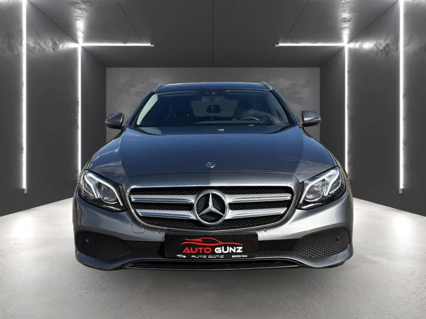 Mercedes-Benz E 220 d 4Matic T-Modell *9G-Navi-Led-Ahk* Gris - 2