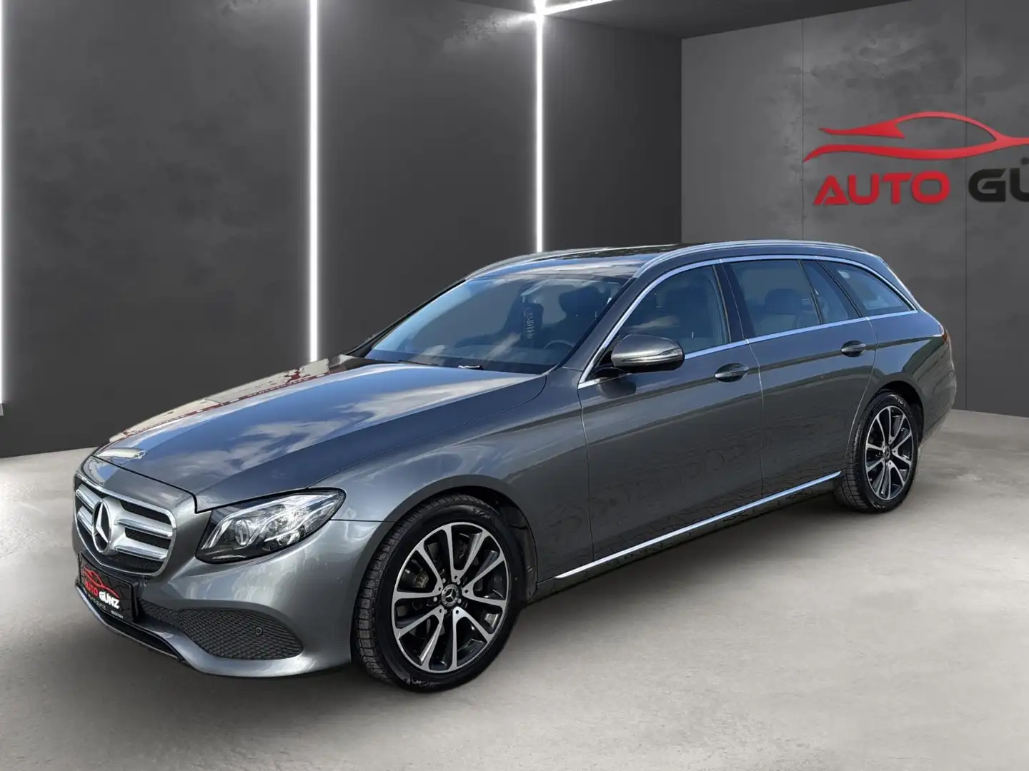 Mercedes-Benz E 220 d 4Matic T-Modell *9G-Navi-Led-Ahk* Gris - 1