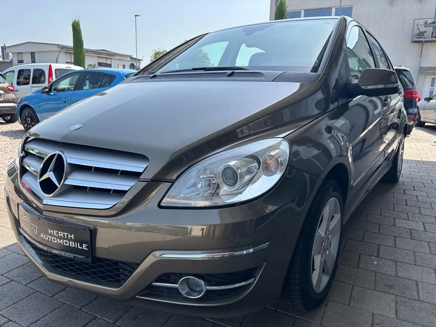 Mercedes-Benz B 200 1.Vorbesitzer 97tkm AHK Klima smeđa - 1