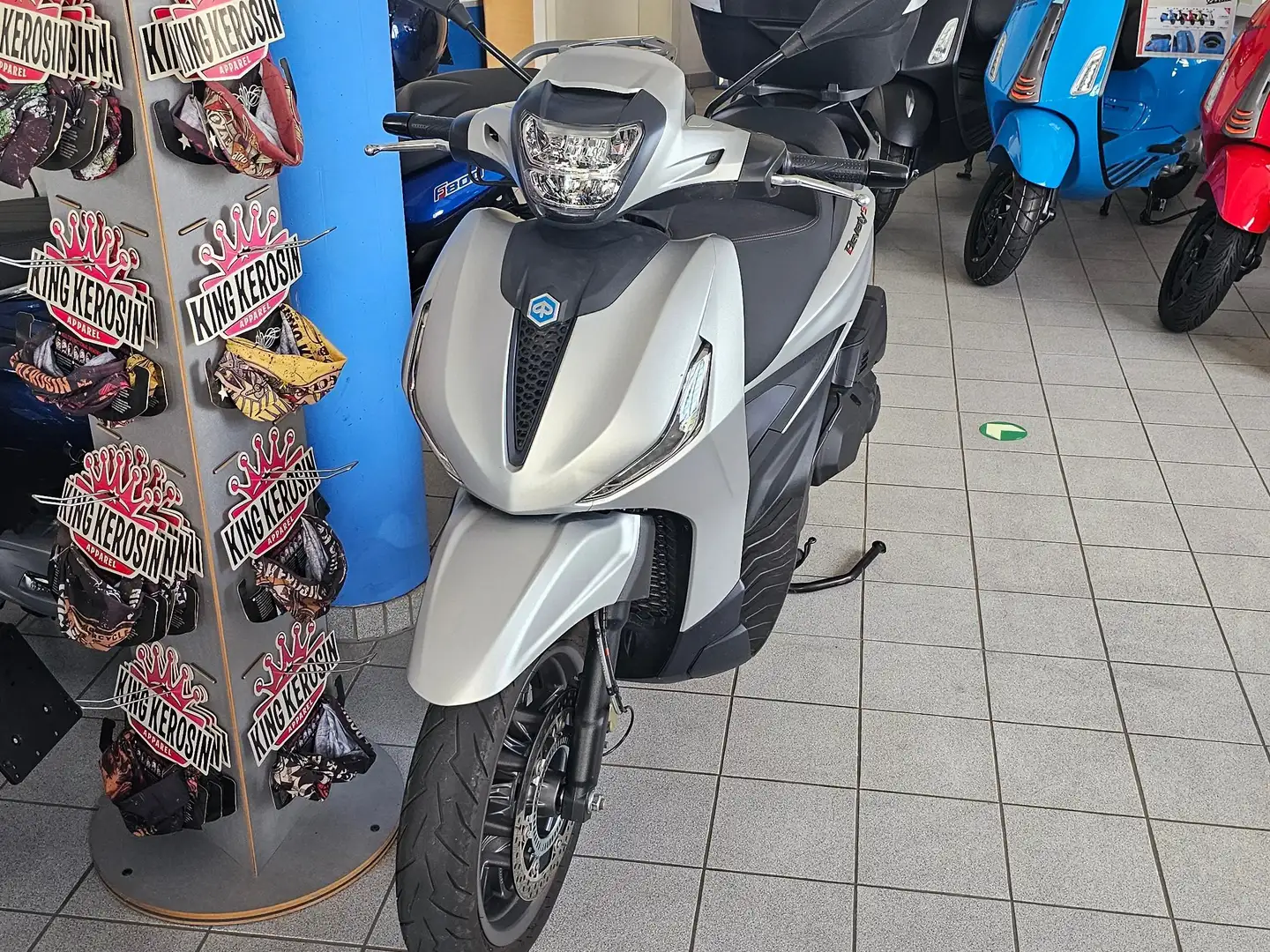 Piaggio Beverly 400 S Sport Grigio - 2